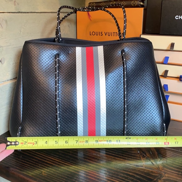 Haute shore Tote and Pochette - Picture 3 of 17